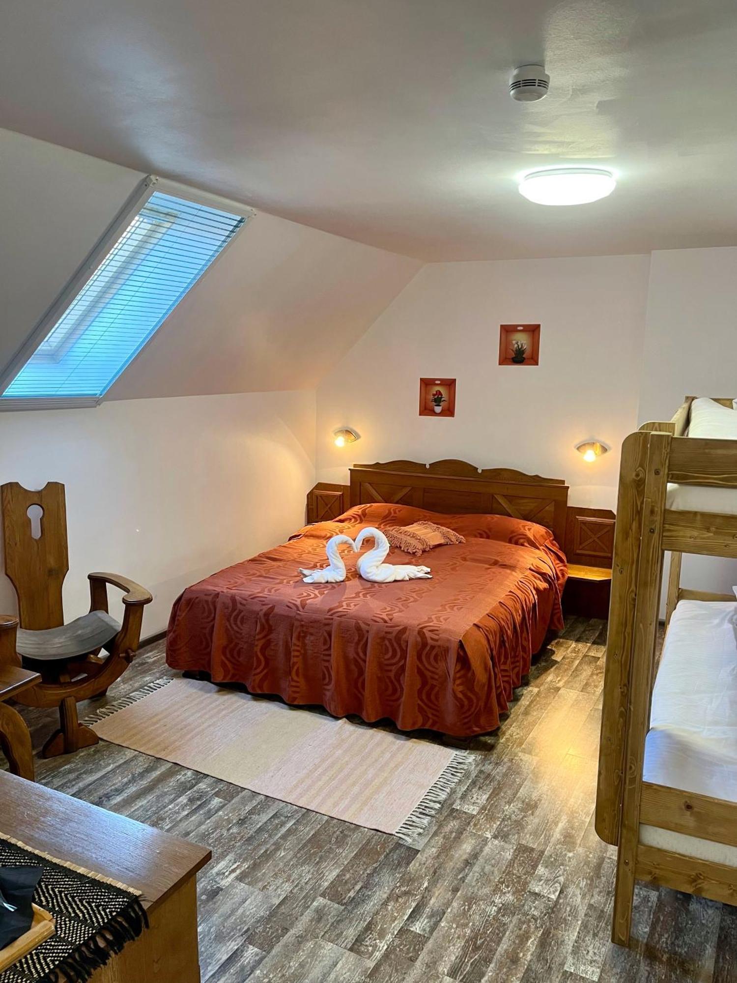 Cetatuia - Ultra-Central Rasnov Stay - Parking And Nature Close To Bran, Dino Parc And More Buitenkant foto