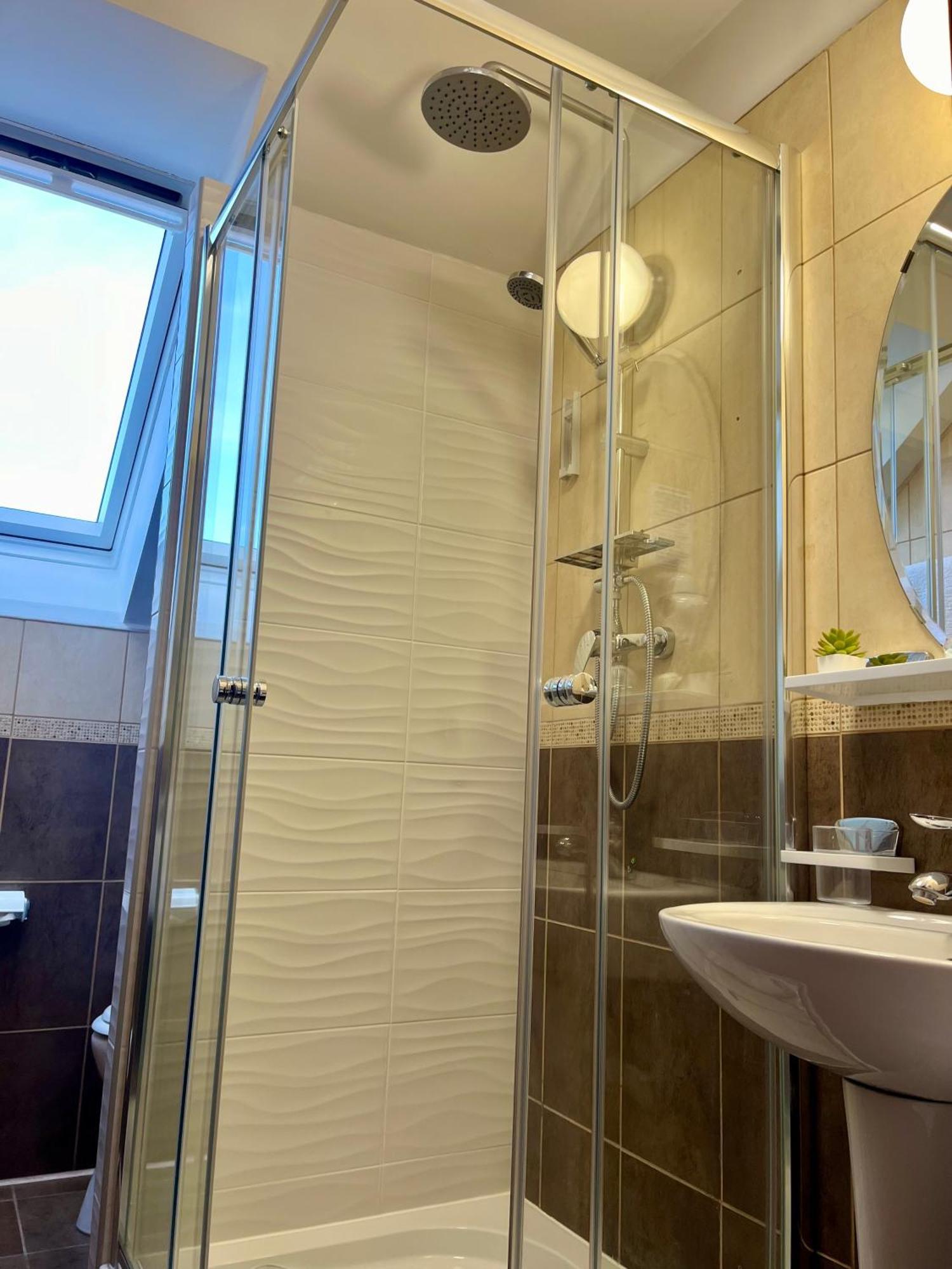 Cetatuia - Ultra-Central Rasnov Stay - Parking And Nature Close To Bran, Dino Parc And More Buitenkant foto