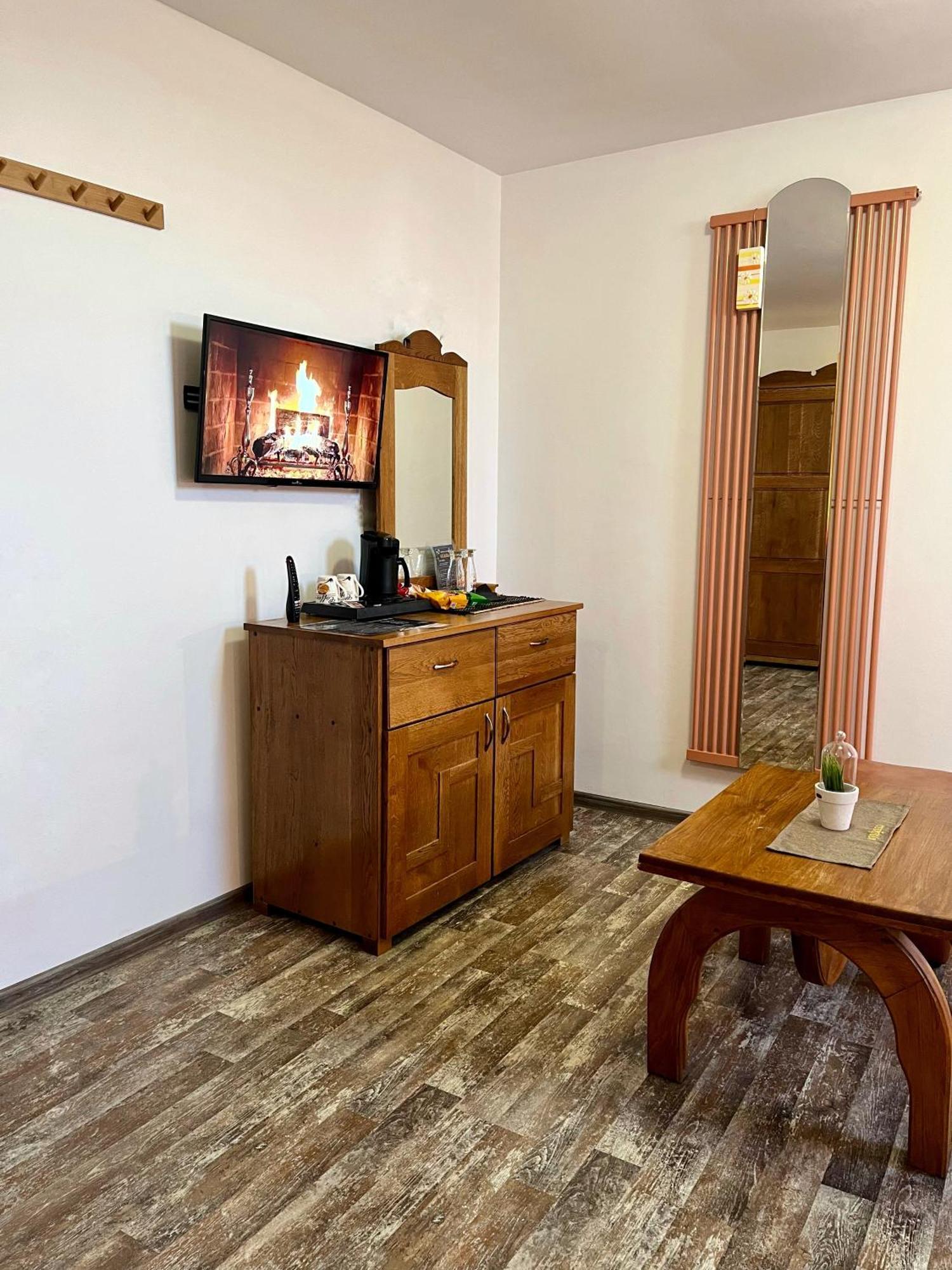 Cetatuia - Ultra-Central Rasnov Stay - Parking And Nature Close To Bran, Dino Parc And More Buitenkant foto