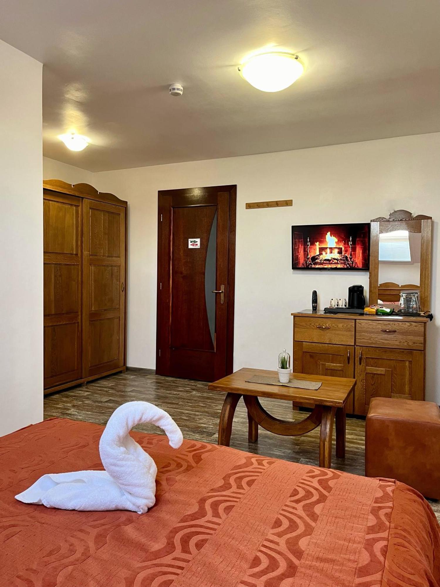 Cetatuia - Ultra-Central Rasnov Stay - Parking And Nature Close To Bran, Dino Parc And More Buitenkant foto