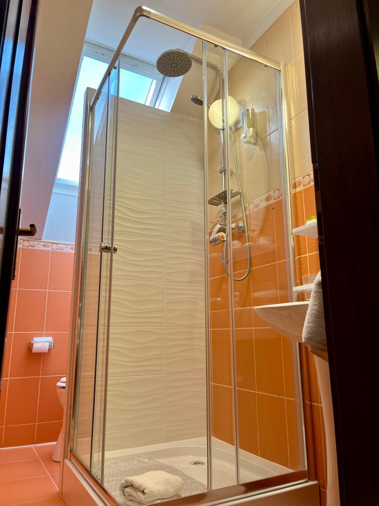 Cetatuia - Ultra-Central Rasnov Stay - Parking And Nature Close To Bran, Dino Parc And More Buitenkant foto