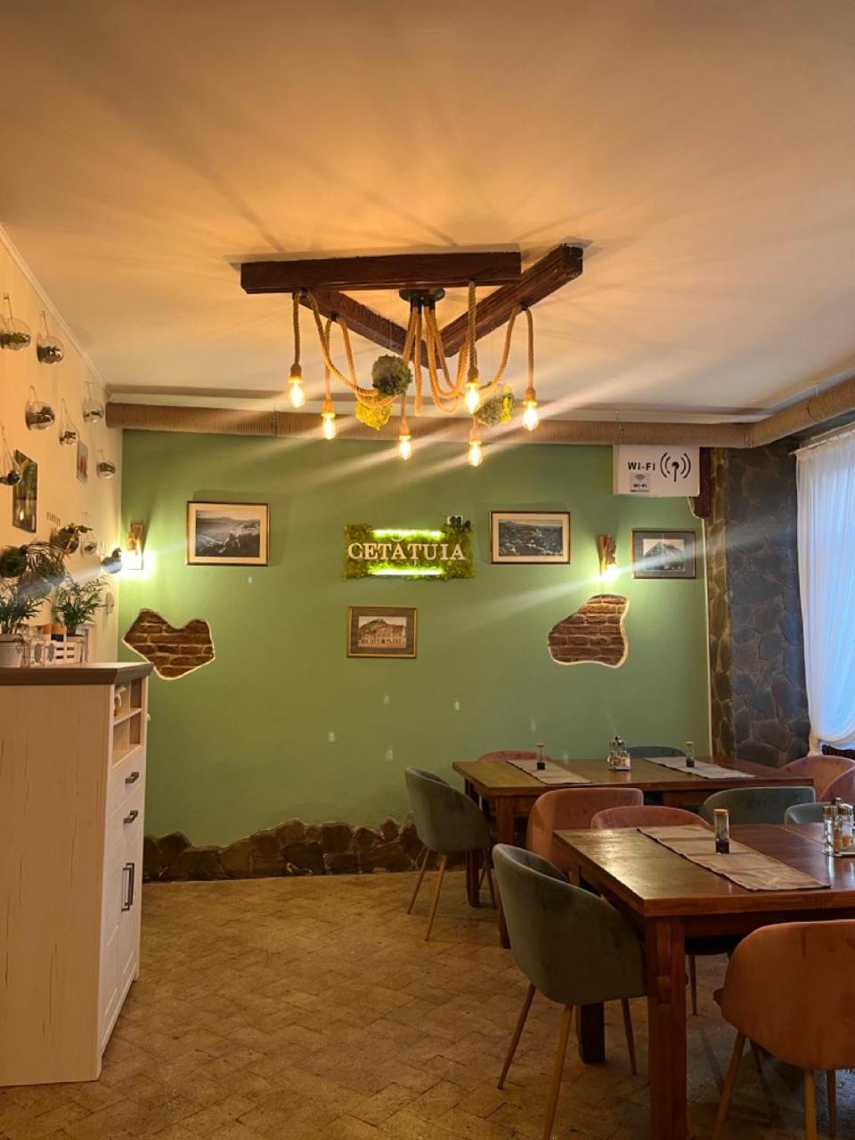 Cetatuia - Ultra-Central Rasnov Stay - Parking And Nature Close To Bran, Dino Parc And More Buitenkant foto